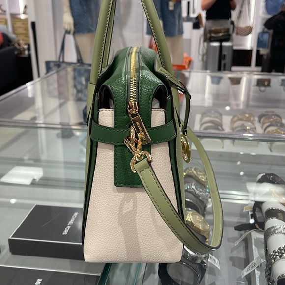 MICHAEL KORS
Mercer Md Color-Block Belted Satchel Crossbody Purse
Fern Green - Picture 5 of 16